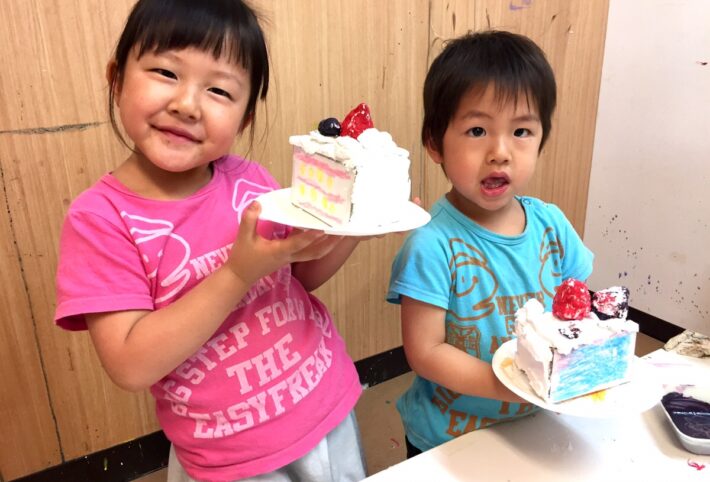 紙粘土でケーキをつくる！幼児子どもの立体造形/アート＆イングリッシュ【モネットスクール大阪】