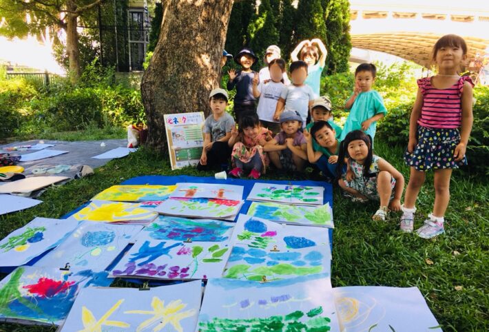 屋外でお絵描き！子どもたちが中之島公園でアジサイを描きました！