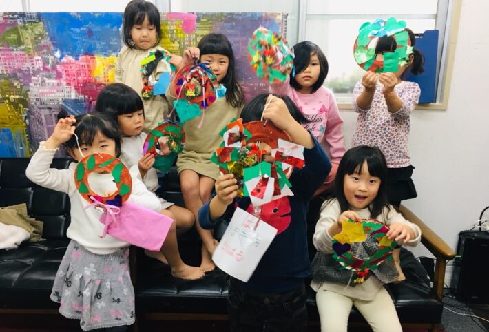 クリスマスのオリジナル作品！アートを通じて学べる大阪の子供英語教室