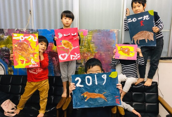 子供たちのオリジナル年賀状！2019年イノシシの手描きイラスト！