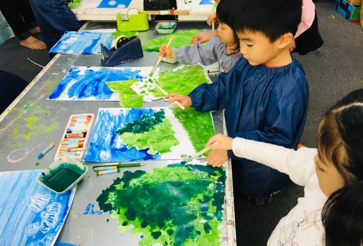 子供たちが「ジブリ風アート」に挑戦！「トトロの森」や「トトロ」の描き方