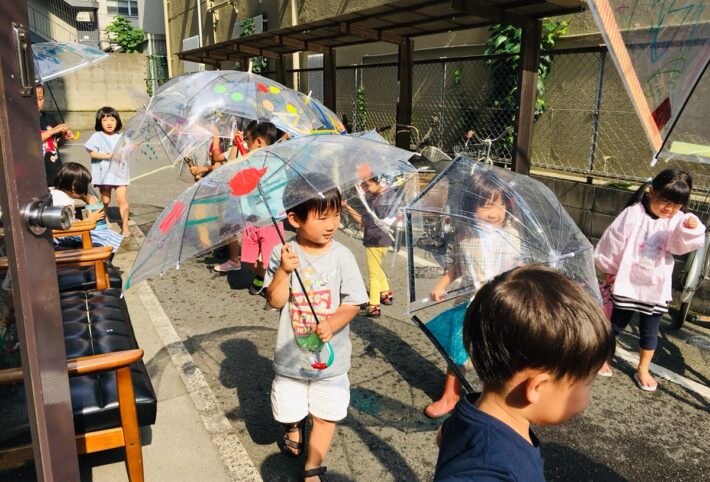 子供のオリジナル傘！ビニール傘をデザイン・リメイク