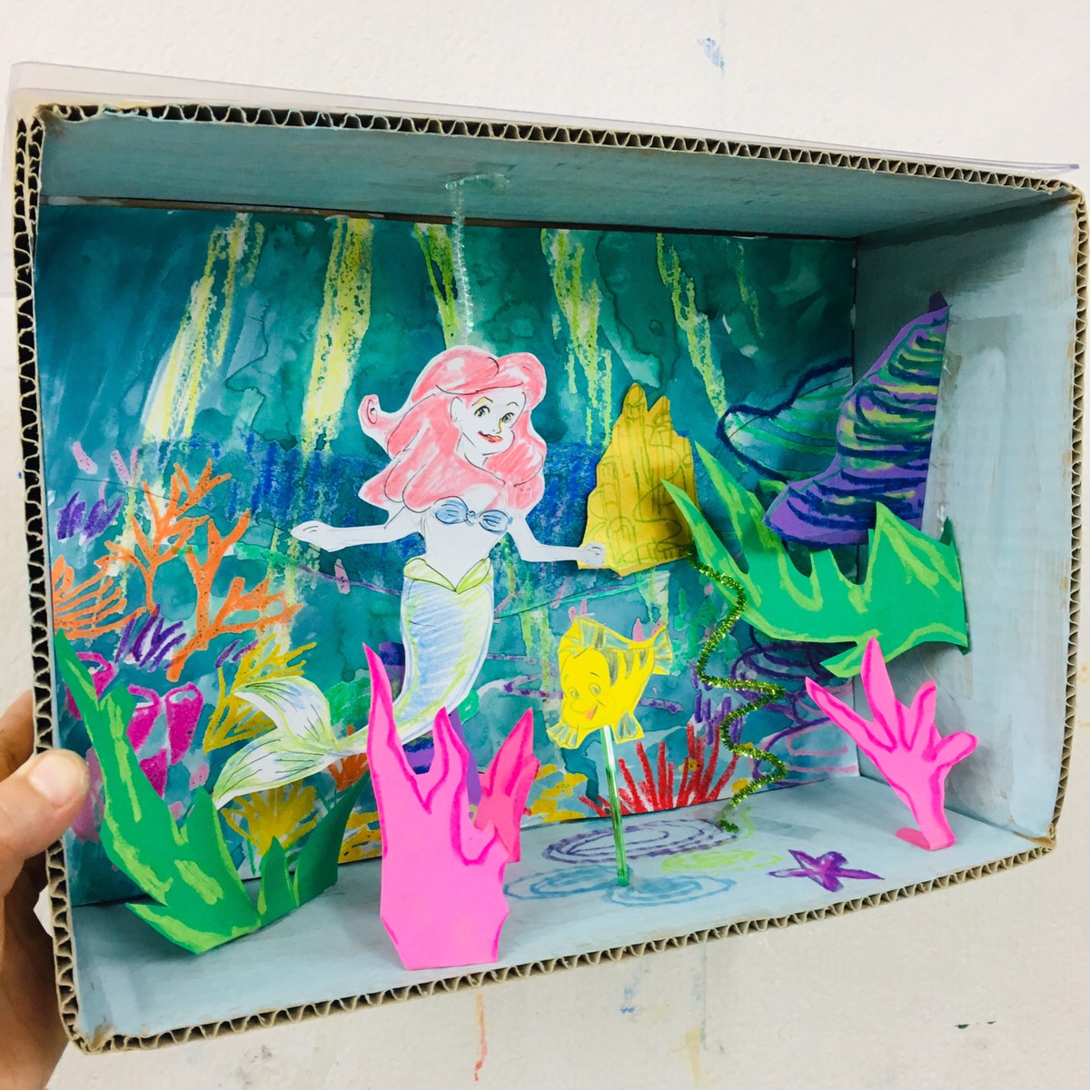 リトルマーメイド 海の世界をジオラマで アリエルのお絵描き 工作 大阪の子供向け絵画教室 モネスク