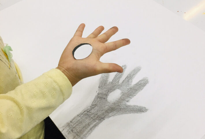 【子供のトリックアート】手の平に穴が！？簡単な描き方