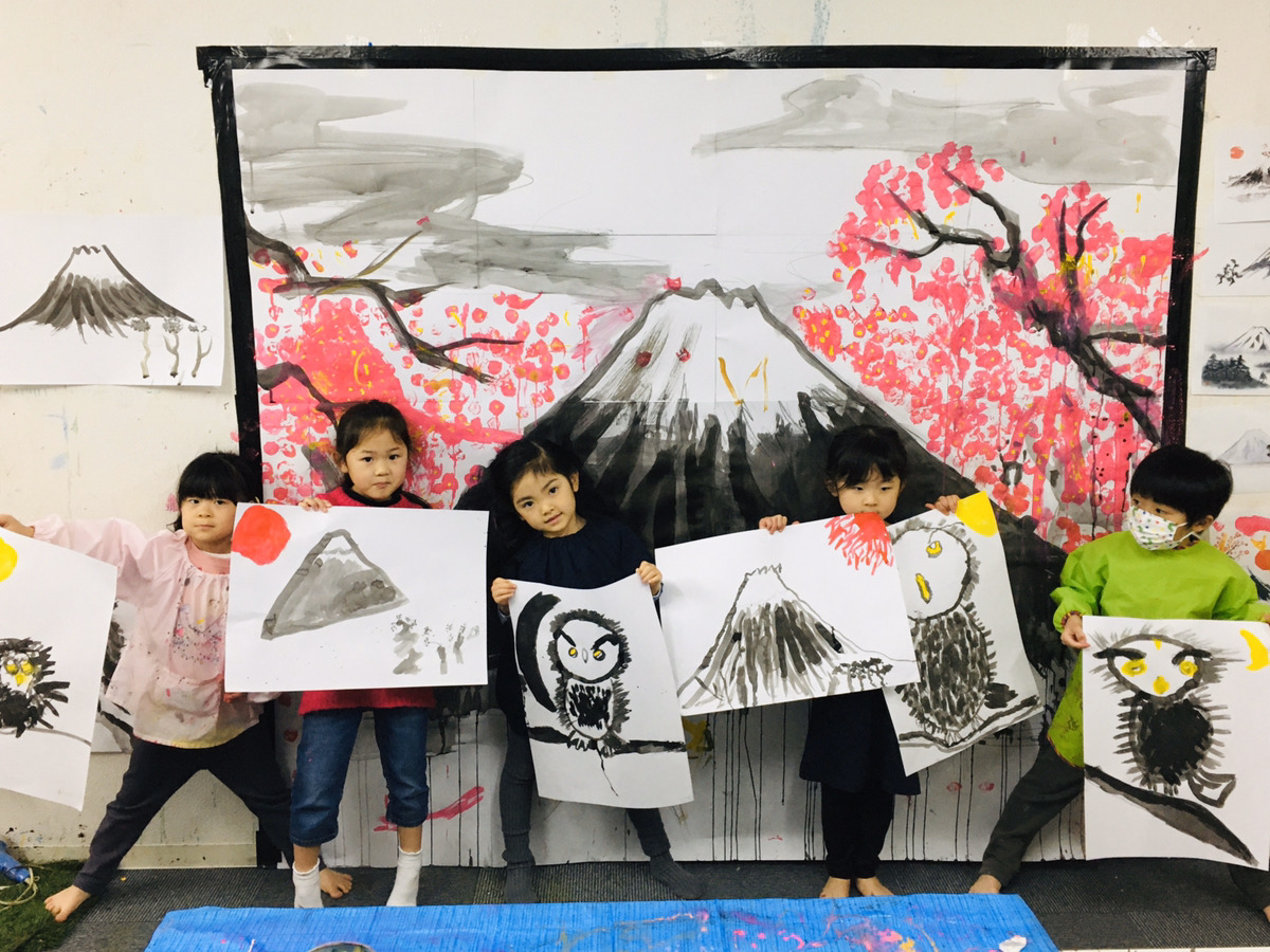 子供たちが描く水墨画 特大 富士山の水墨画にも挑戦 墨アート 大阪のアートスクールモネスク