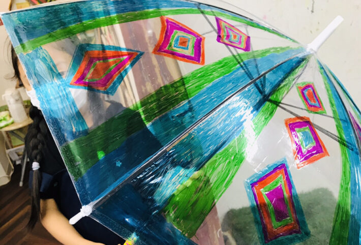 こどもたちがオリジナルの傘を作りました！梅雨のおでかけも楽しく！
