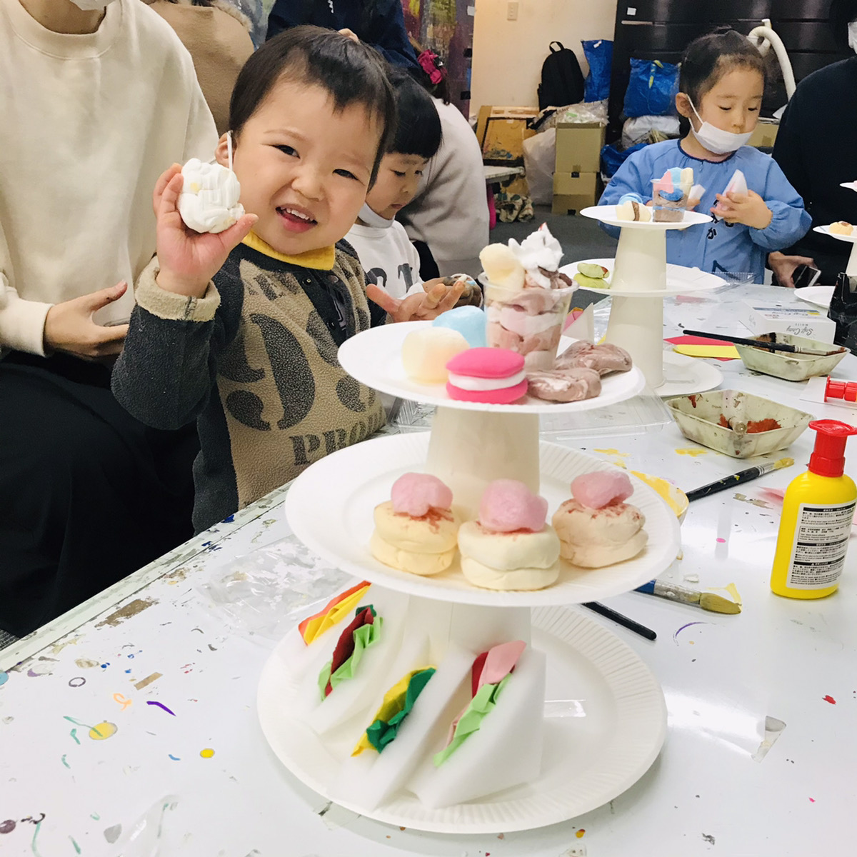 アフタヌーンティーセットをつくる！】親子の英国式スイーツ工作