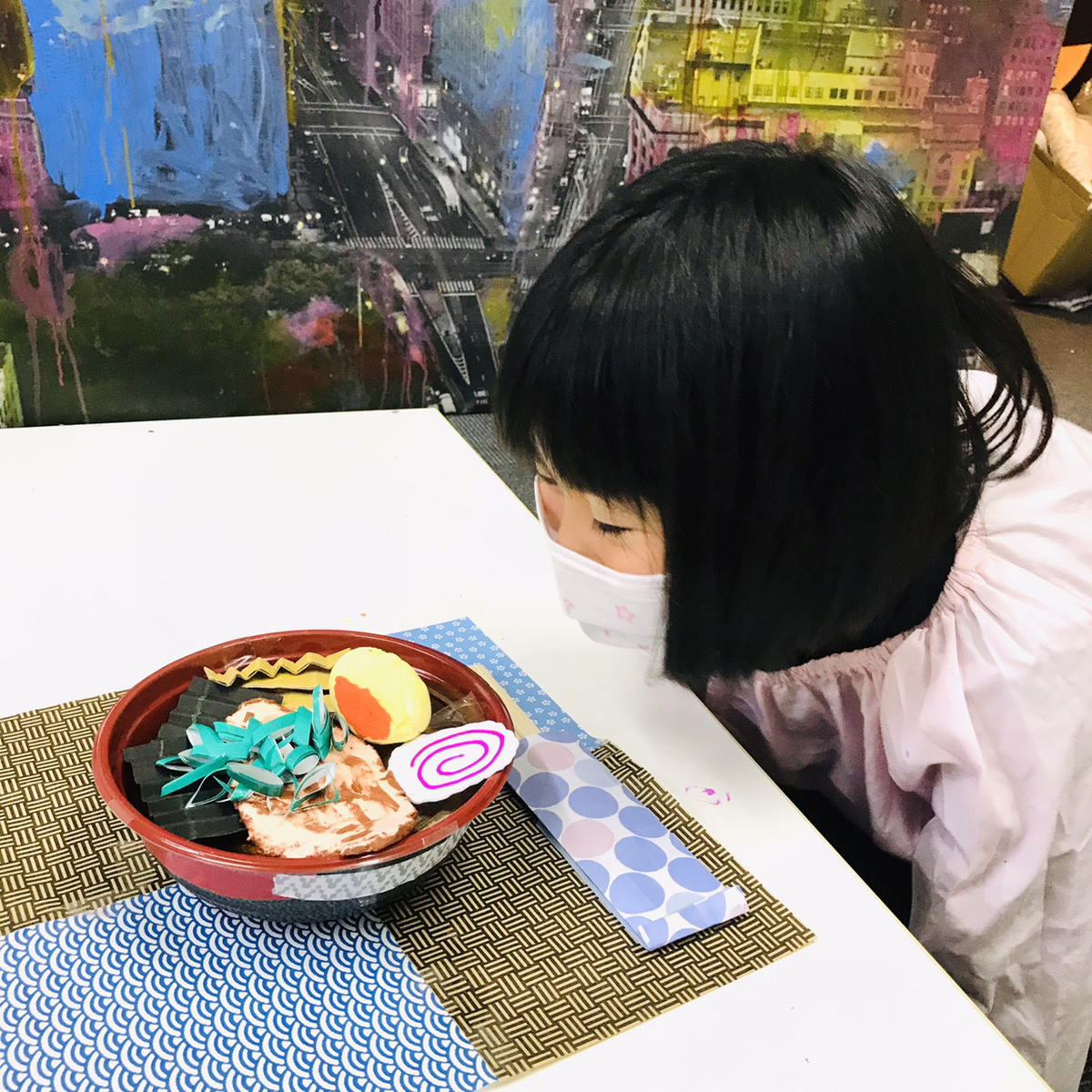 香りまでしそうな究極のラーメン工作を子供たちに体験いただきました 大阪のアートスクールモネスク