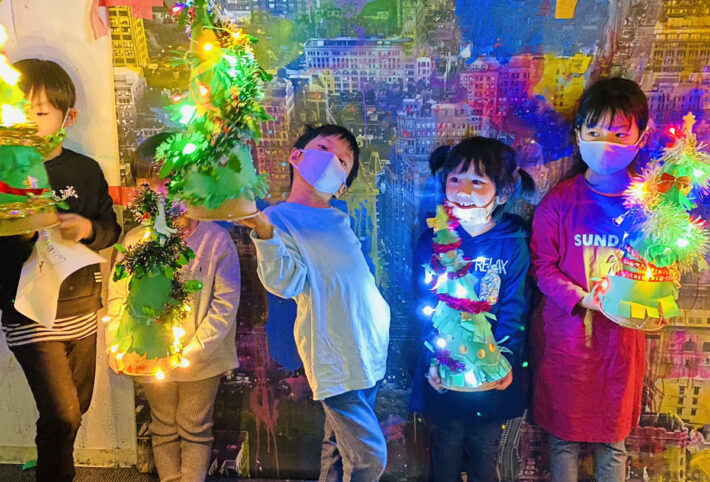 「LEDライトで光る手作りのクリスマスツリー」を子供たちに体験いただきました！