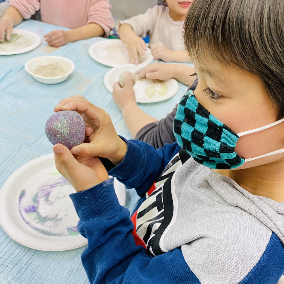 光るどろだんご」を作りました！子供でも簡単なラメ入り泥団子の作り方