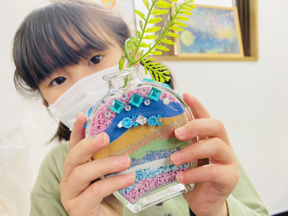 カラーサンドボトルアートを体験！色砂で描く美しい断面のインテリア