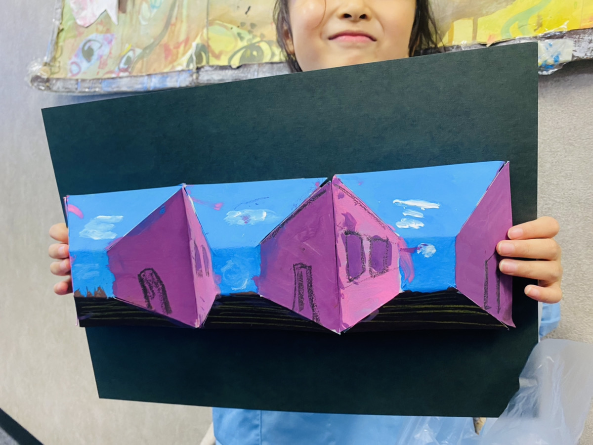 子供でも簡単『揺れて動く町の風景をトリックアート』で！逆遠近法を