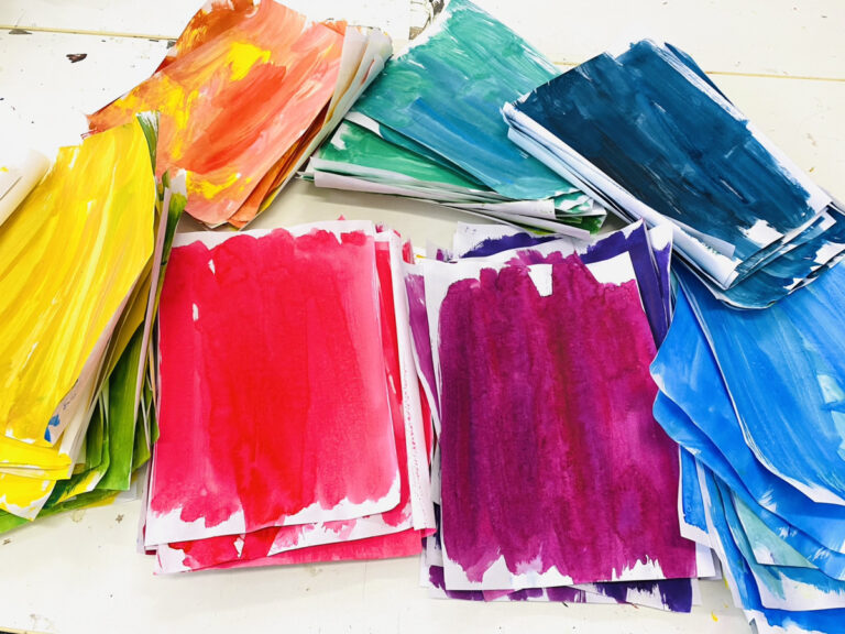 エリックカールさんの技法で「はらぺこあおむし」のちょうちょを描きました! - 大阪の絵画教室・お絵描き教室|モネスク