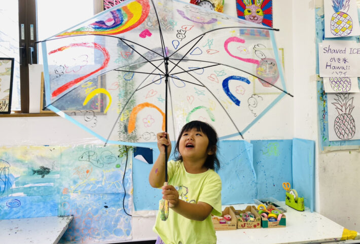 梅雨をもっと楽しく！子供たちがオリジナルの傘をつくりました！