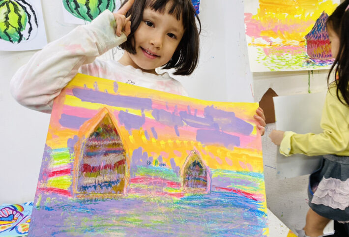 子供たちが描く「モネの積わら」光と色彩の印象派風の描き方に挑戦！