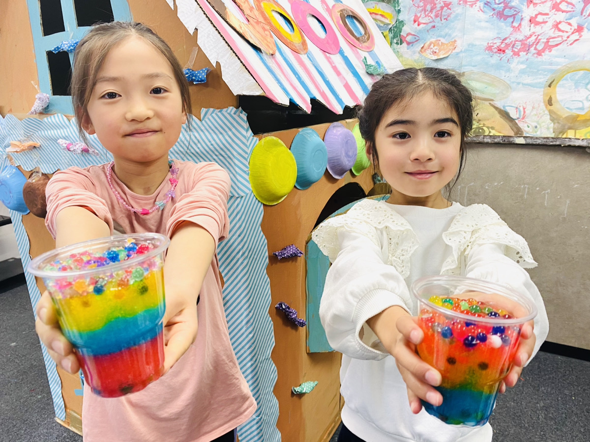 スライムと高吸水性ポリマーでつくる！「ハワイ風レインボー 