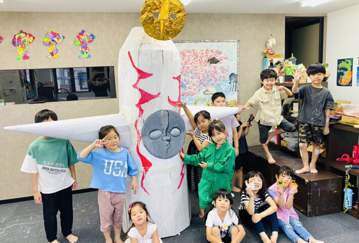 巨大でリアルな「太陽の塔」を子供たちがつくりました！ダンボール造形の万博アート！