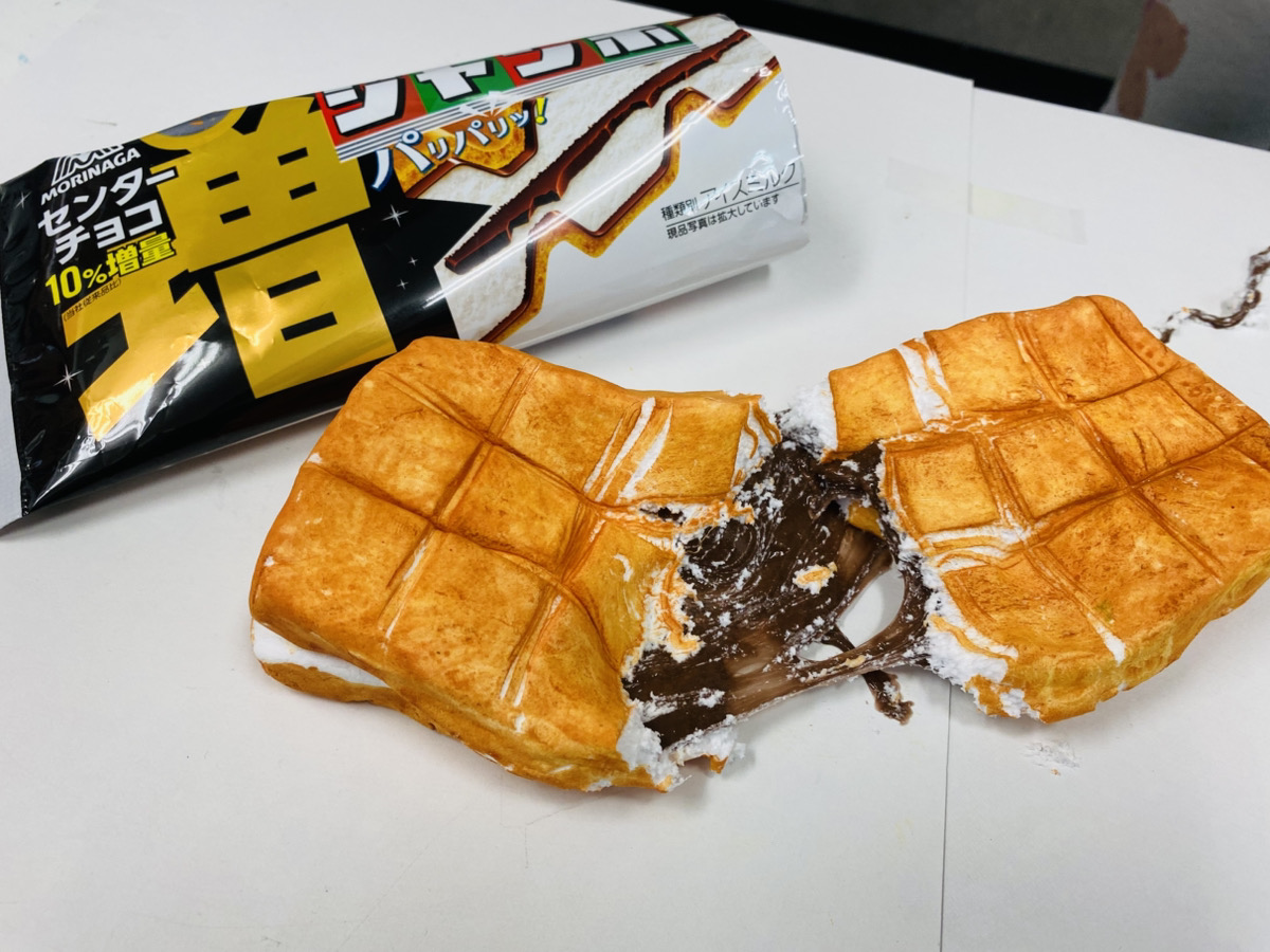 バレンタインのサイエンスアート「チョコモナカジャンボ」のスライムを