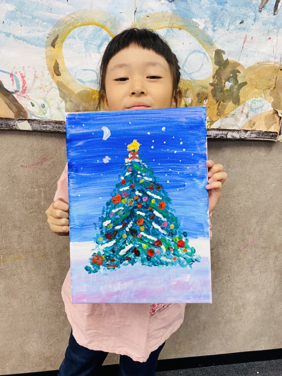 クリスマスツリーをキャンバスに描きました！子供でも簡単なアクリル